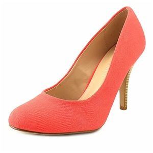 Kelly & Katie | Coderno Canvas Pumps